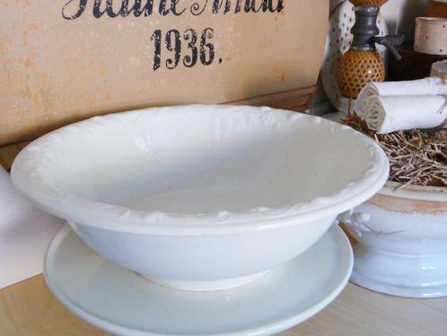 Prachtige GROTE oude kom met relief Villeroy, Antiek en Kunst, Antiek | Servies los, Ophalen of Verzenden