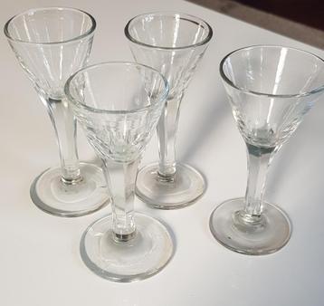 4 antieke glaasjes likeur  beschikbaar voor biedingen