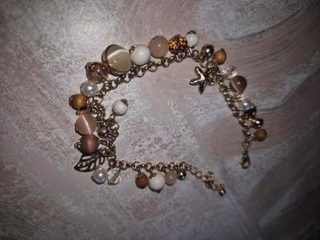 Armbandje met bedels beschikbaar voor biedingen
