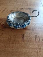 Van Nelle verzilverd theezeefje met Delftsblauw lekbakje, Antiek en Kunst, Antiek | Goud en Zilver, Ophalen of Verzenden