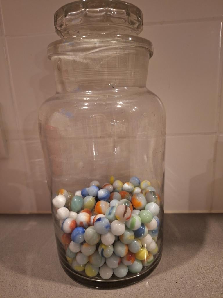 Vintage Stolpfles , Apothekerspot met melkglazen Knikkers, Antiek en Kunst, Ophalen of Verzenden