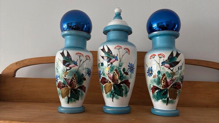 Antieke Vazen Set met Vlinder en Vogel Motieven, Antiek en Kunst, Antiek | Vazen, Ophalen