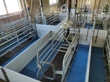 Kraamhokken beweegbare vloer [723]  beschikbaar voor biedingen