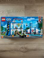 Lego 60372 - Lego City Politieschool - *NIEUW*, Kinderen en Baby's, Speelgoed | Duplo en Lego, Ophalen of Verzenden, Nieuw, Complete set