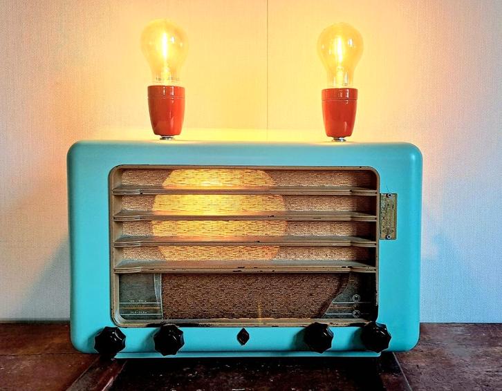 Vintage tafellamp/ radio met ingebouwde Bluetooth speaker, Huis en Inrichting, Lampen | Tafellampen, Zo goed als nieuw, Minder dan 50 cm
