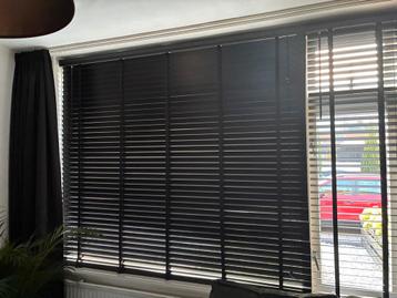 Houten jaloezien beschikbaar voor biedingen