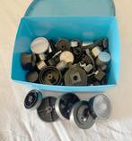 Bakje met knoppen en voeten, knopjes, Ophalen of Verzenden, Gebruikt