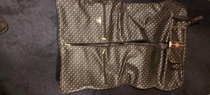 Kledingtas - Zo goed als nieuw (Gucci), Sieraden, Tassen en Uiterlijk, Koffers, Zo goed als nieuw, Hard kunststof, 70 cm of meer