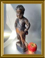 Spaans houtsnijwerk beeld: jongen met tas, Ouro, 34.5 cm., Ophalen of Verzenden