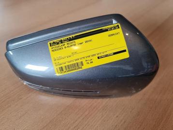 Spiegelkap rechts van een Mercedes B-Klasse beschikbaar voor biedingen