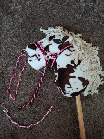 Prachtige nieuwe Hobbyhorse met halster en touw en accessoir beschikbaar voor biedingen