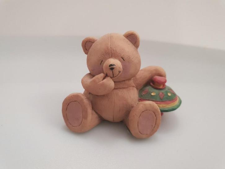 Forever Friends beeldje beer met bromtol Kerst Sinterklaas, Verzamelen, Beren en Cherished Teddies, Zo goed als nieuw, Beeldje