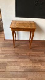 Naaitafel oud Italië ?, Antiek en Kunst, Antiek | Meubels | Tafels, Ophalen of Verzenden