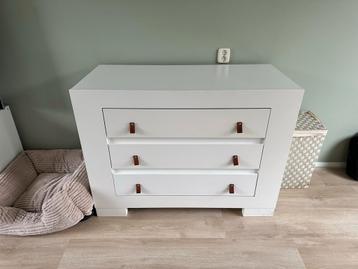 Witte Commode met 3 Lades. Zie gehele omschrijving. beschikbaar voor biedingen