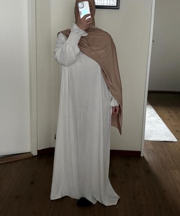 Nieuwe modieuze witte abaya pofmouw 40/42  beschikbaar voor biedingen