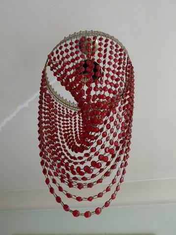 Prachtige rode plafondlamp. 35 euro.