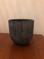 Grijze betonnen bloempot met reliëf - 18x18 cm, Rond, Ophalen of Verzenden, Beton, Binnen