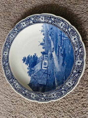 Delftsblauw bord beschikbaar voor biedingen