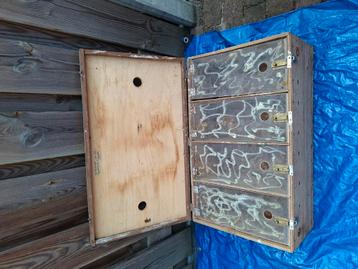 Vogel vervoersbak, reisbak beschikbaar voor biedingen