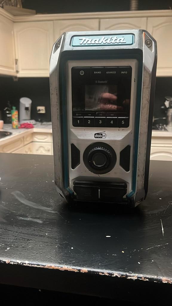 Makita Bluetooth Bouwradio, Doe-het-zelf en Verbouw, Gereedschap | Overige machines, Gebruikt, Ophalen of Verzenden