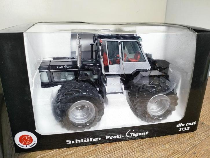 Te koop ROS Schlüter Profi-Gigant Black Line Gelimiteerd ., Hobby en Vrije tijd, Modelauto's | 1:32, Zo goed als nieuw, Tractor of Landbouw