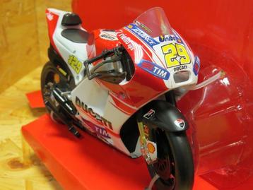 Andrea Iannone Ducati Desmosedici 2015 1:12 57733 beschikbaar voor biedingen