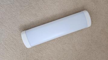Armatuur tl verlichting 2 x 18 Watt beschikbaar voor biedingen