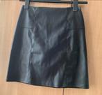 Zwart. Rokje.    mt. 34.   ( kunst) leder,    ️, Kleding | Dames, Rokken, Verzenden, Zwart, Nieuw, Maat 34 (XS) of kleiner