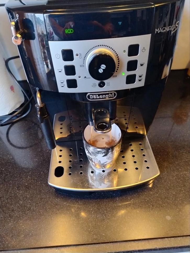 DeLonghi Magnifica S Espresso Machine, Witgoed en Apparatuur, Koffiezetapparaten, Zo goed als nieuw, Koffiebonen, Espresso apparaat