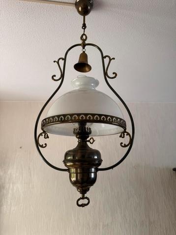 Antieken kopere lamp beschikbaar voor biedingen