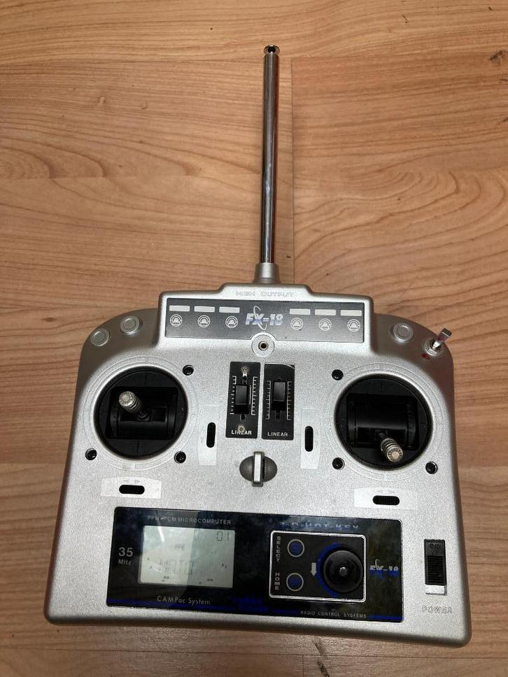 RC vliegtuig zender Robbe / Futaba FX-18, Hobby en Vrije tijd, Modelbouw | Radiografisch | Helikopters en Quadcopters, Ophalen of Verzenden