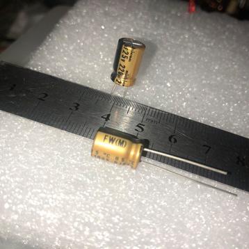 4 st. 220uF 25v Nichicon UFW series beschikbaar voor biedingen