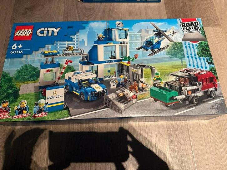 LEGO City 60316 Politiebureau - Complete Set, Kinderen en Baby's, Speelgoed | Duplo en Lego, Zo goed als nieuw, Lego, Complete set