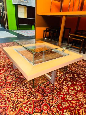 Sdb vitrine salontafel kubus tafel met sleutel beschikbaar voor biedingen
