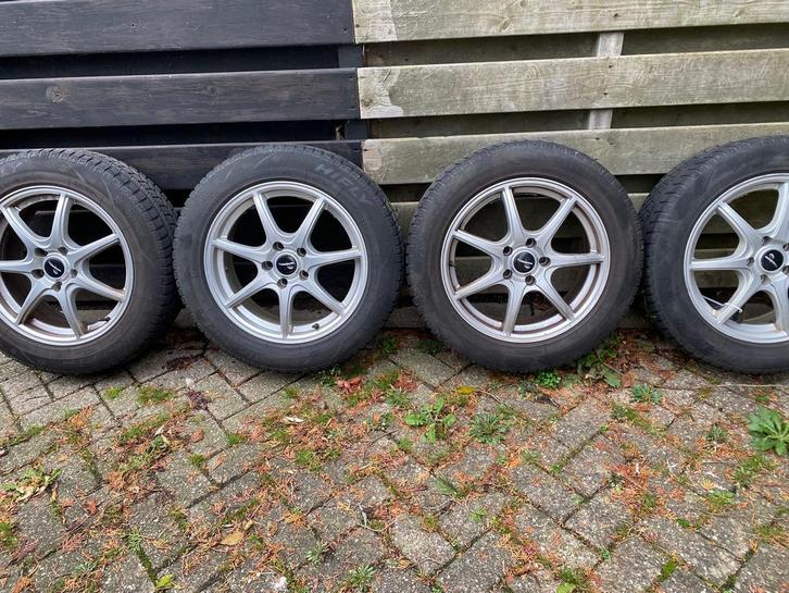 Winterbanden set Nissan Qashqai 2014 - 5x114.3, Auto-onderdelen, Banden en Velgen, Banden en Velgen, Winterbanden, 16 inch, 215 mm