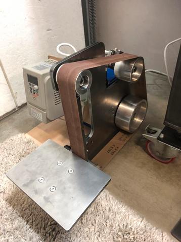 Schuurmachine voor metaal. 1500w. variabele snelheid. beschikbaar voor biedingen