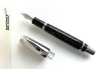 Montblanc Bohème Doué Platinum Black vulpen met Onyx in clip, Verzamelen, Pennenverzamelingen, Ophalen of Verzenden, Zo goed als nieuw