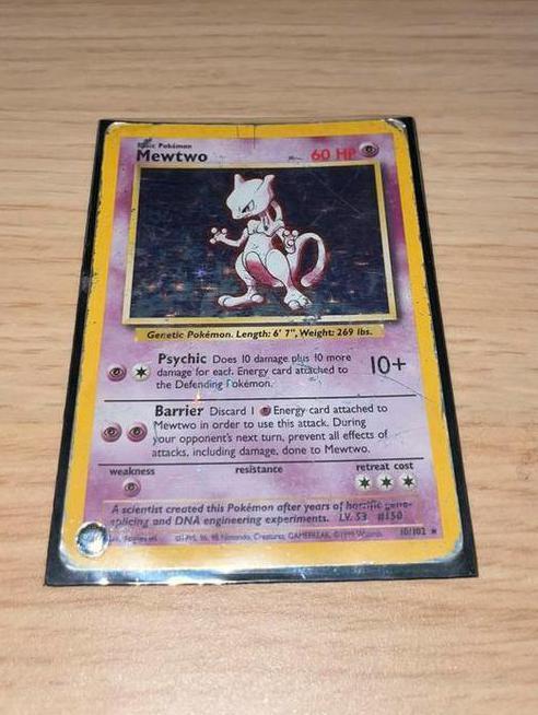 MEWTWO 10/102 HOLO, Hobby en Vrije tijd, Verzamelkaartspellen | Pokémon, Zo goed als nieuw, Losse kaart, Foil, Ophalen of Verzenden