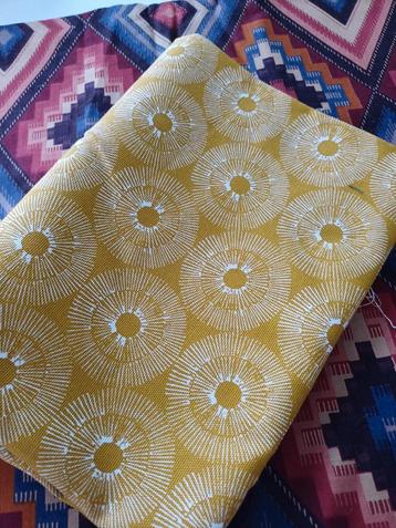 Lap stof Geel wit dots nieuw  beschikbaar voor biedingen