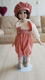 Porceleinen jongetjes pop speelt muziek Für Elise opwindbaar, Verzamelen, Poppen, Ophalen of Verzenden, Pop