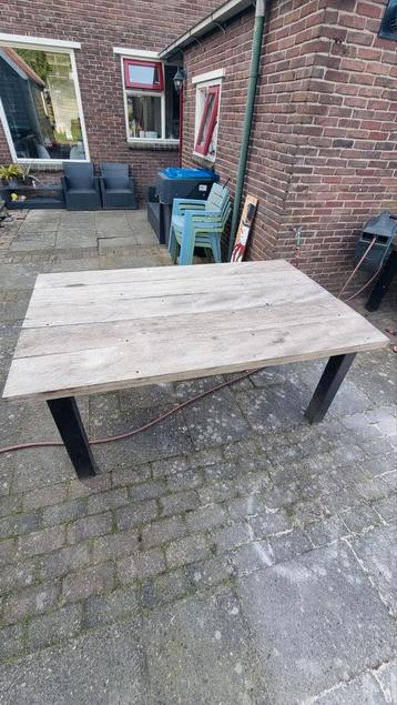 Merbau-houten tuintafel met stalen frame