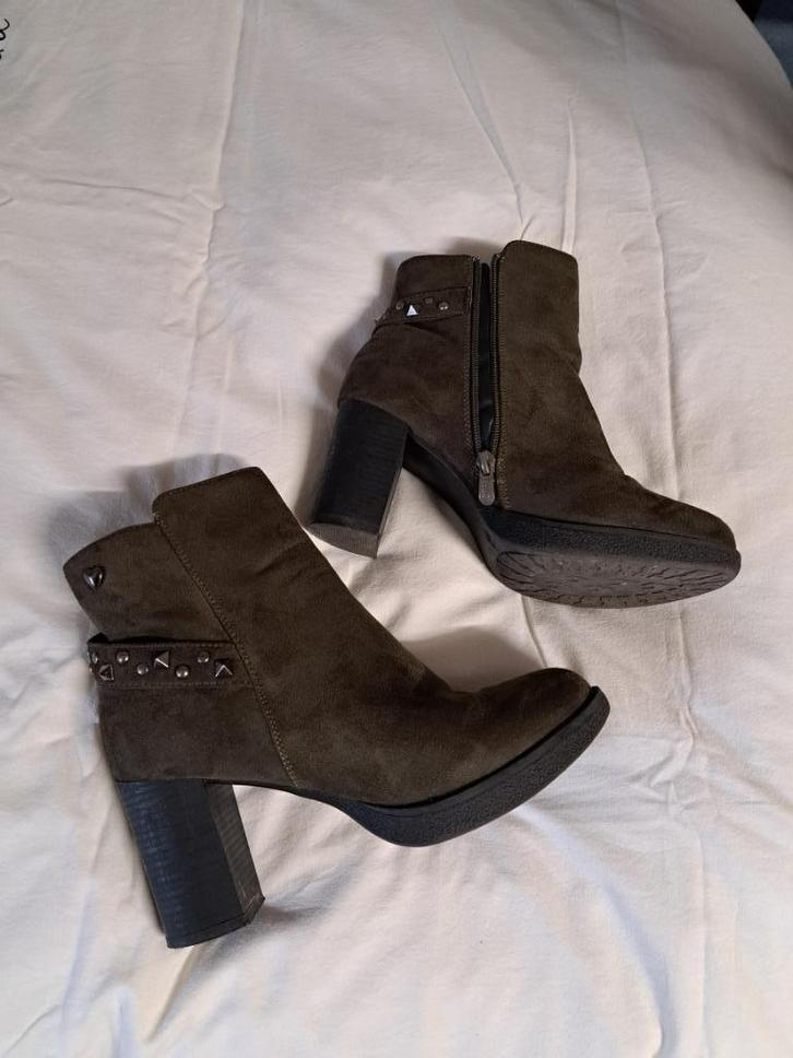 Fabs groene enkellaarsjes met studs, maat 38., Kleding | Dames, Schoenen, Zo goed als nieuw, Lage of Enkellaarzen, Groen, Ophalen of Verzenden