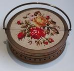 Antieke messing stoof met boorduurwerk van rozen, Ophalen of Verzenden