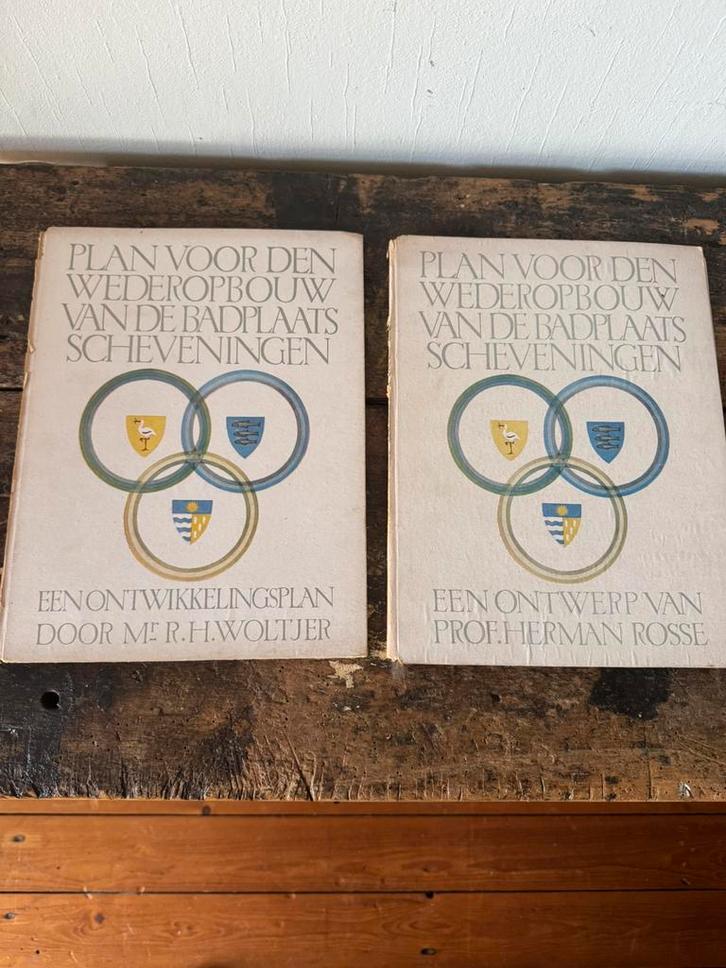 2 boeken uit 1945 over de wederopbouw van Scheveningen, Boeken, Geschiedenis | Stad en Regio, Gelezen, Ophalen of Verzenden