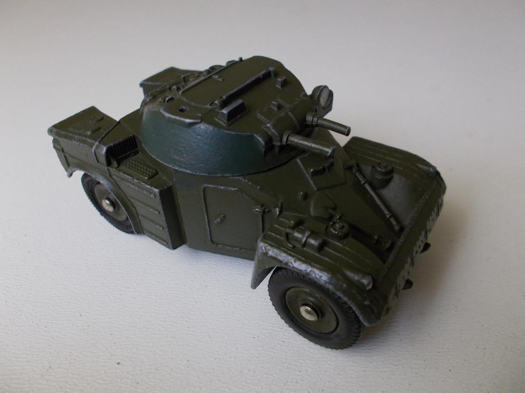 Dinky Toys 814 - AML Panhard, Miniature 1:43 Occasion