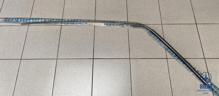 NOS regenlijst rechts voor Mercedes-Benz W123 sedan, Auto-onderdelen, Carrosserie en Plaatwerk, Mercedes-Benz, Nieuw, Ophalen