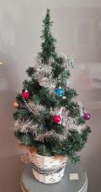 Kunst kerstboom 70 cm tafelmodel met versiering en bat licht, Ophalen of Verzenden, Gebruikt