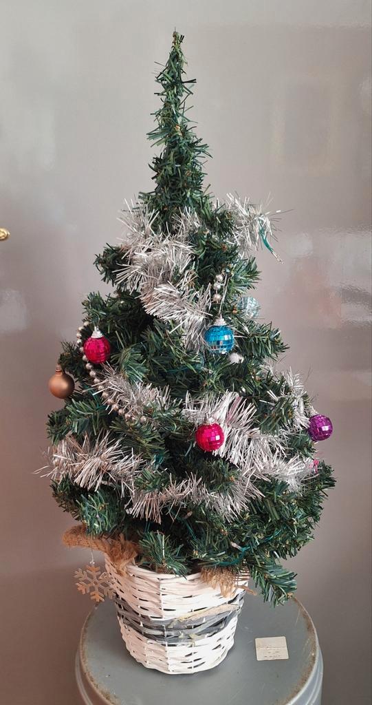 Kunst kerstboom 70 cm tafelmodel met versiering en bat licht, Diversen, Kerst, Gebruikt, Ophalen of Verzenden