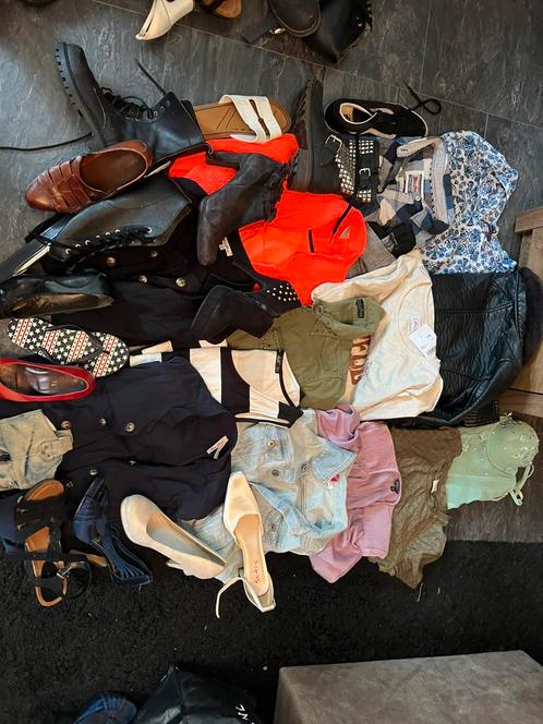 Groot kleding en schoenen pakket dames deel 3, Kleding | Dames, Dames-kledingpakketten, Zo goed als nieuw, Ophalen of Verzenden