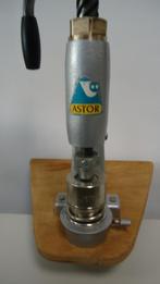 Astor 51 knopenpers met matrijzen en Toebehoren, Hobby en Vrije tijd, Naaimachines en Toebehoren, Gebruikt, Naaimachine, Industrieel